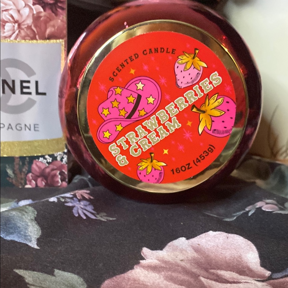 Strawberries & Cream Scented Candle